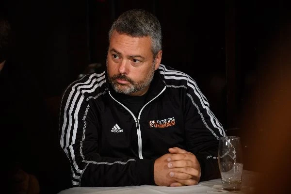 Eye of the Tiger Management frappe un coup de circuit